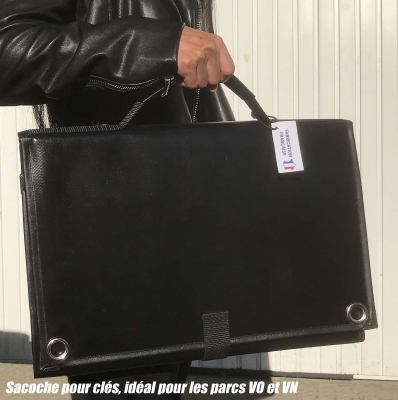 Pochette de clés transportable: une valise coffret spécial parc VO